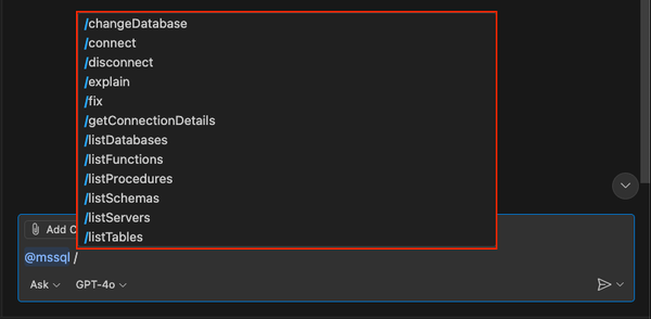 Captura de pantalla del primer conjunto de opciones de comando de barra diagonal de la extensión MSSQL en el chat de GitHub Copilot.