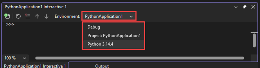Captura de pantalla que muestra cómo seleccionar el intérprete de Python en la lista desplegable Entorno en la ventana interactiva de Visual Studio.