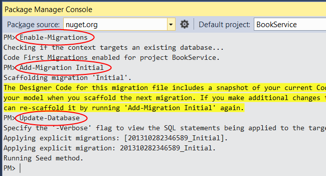 Capture d’écran de la fenêtre console du Gestionnaire de package avec les lignes Activer les migrations, Ajouter une migration initiale et Mettre à jour la base de données en rouge.