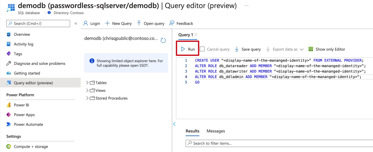 Screenshot del portale di Azure che mostra l'editor di query del database SQL con query per creare un utente e aggiungere ruoli.