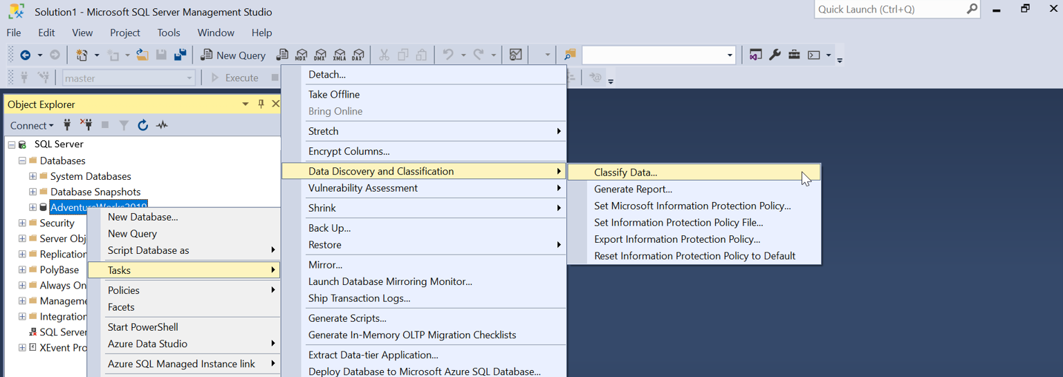 Screenshot che mostra l'Object Explorer SSMS con Attività di > individuazione e classificazione dei dati > Classificare i dati... selezionato.