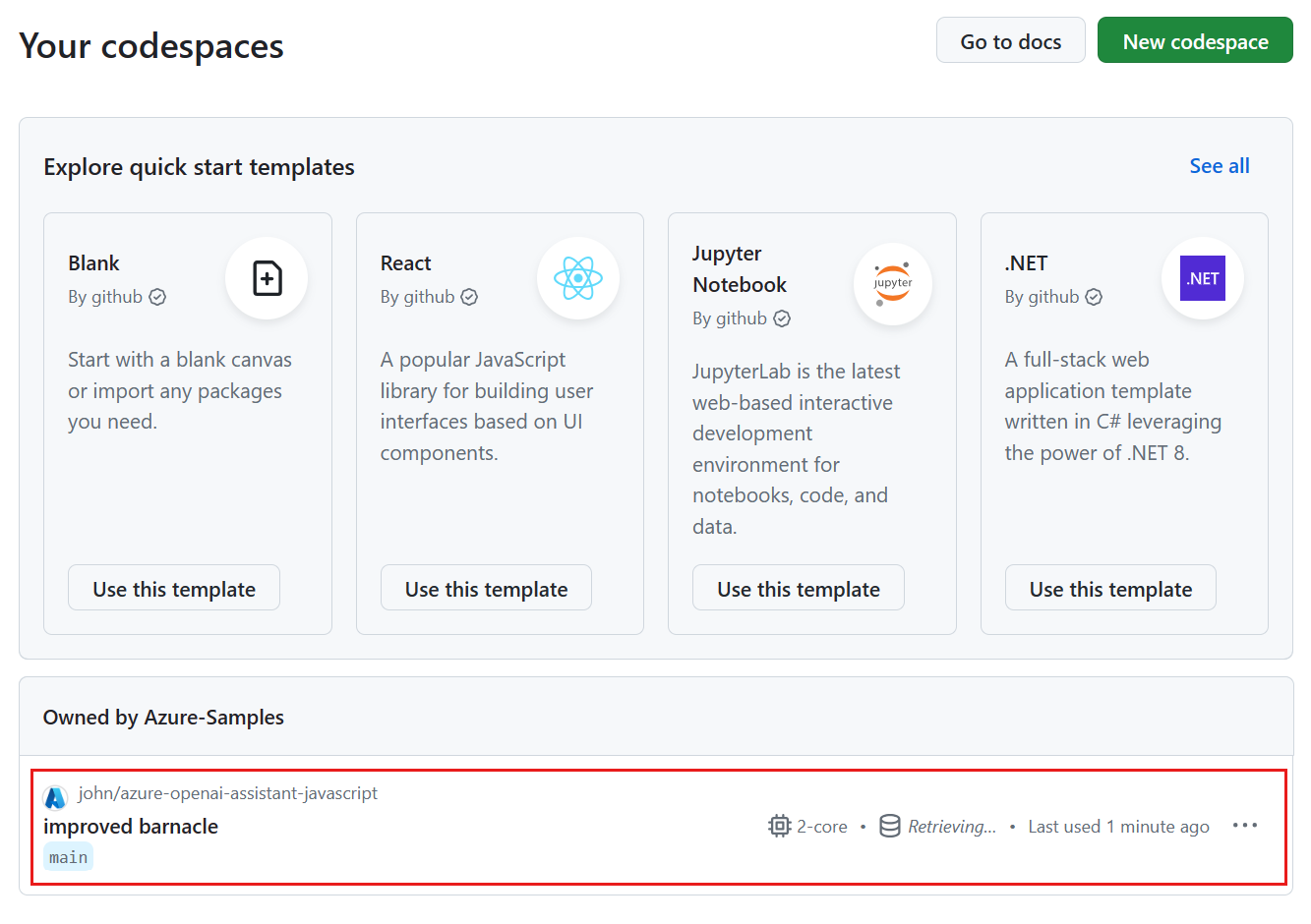 状態とテンプレートを含むすべての実行中の Codespace のスクリーンショット。